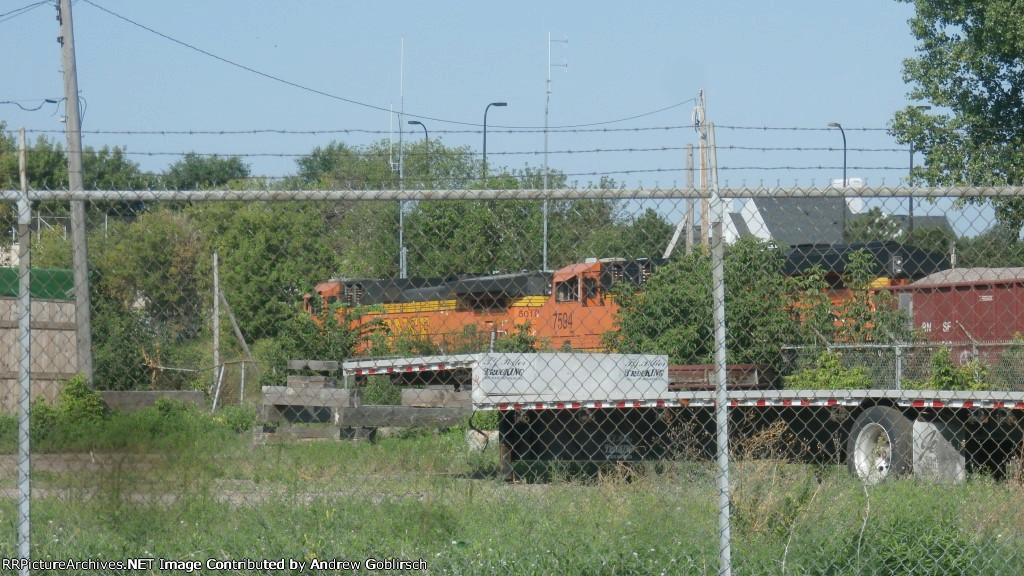 BNSF 5010 + 7594